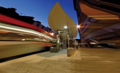 view of an installed Discovery bus shelter.